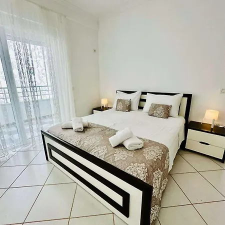 Ell Apartment